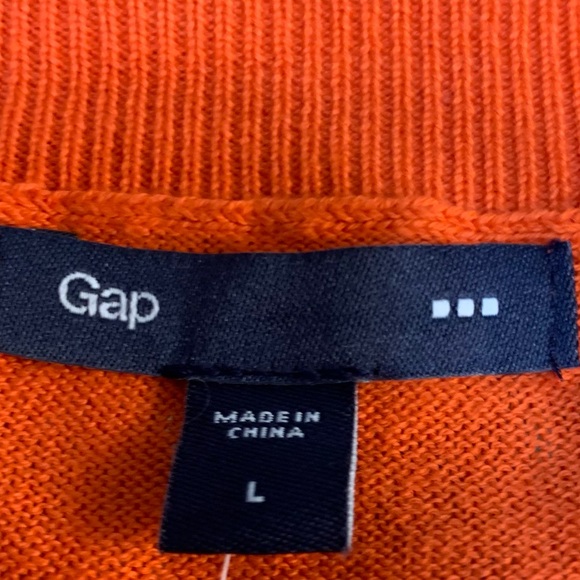 Gap light front button waist sweater. - Picture 5 of 10